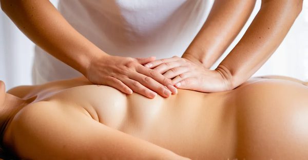 Le massage femme enceinte : un moment de douceur et de relaxation