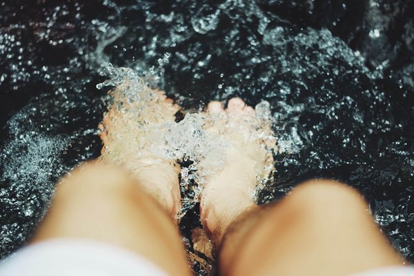 Comment les bains de pieds alternés peuvent-ils améliorer la circulation sanguine ?